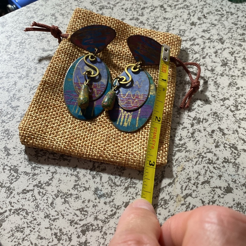 Hand Painted metal earrings/90โs - Picture 6 of 7